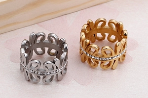 Detail of hollowed-out vintage rings in gold and silver with sparkling white rhinestones