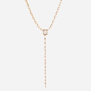 Détail du collier en Y en acier inoxydable doré 18K avec zircons carrés