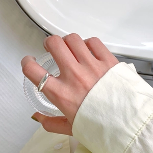 Anello in argento sterling 925 lucido con design convesso per uno stile minimalista