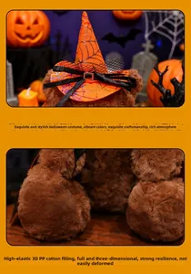 Dettaglio dell'orso di peluche di Halloween con cappello da mago e cotone PP elasticizzato