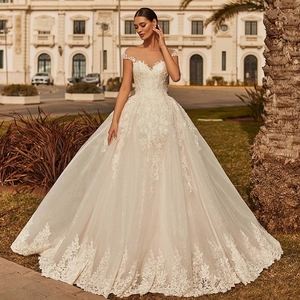 Robe De Mariée En Dentelle Pour Mariée Épaules Dénudées Longue Traîne Tulle Illusion Robe De Mariée Formelle Élégante