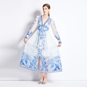 Robe longue à imprimé porcelaine bleu et blanc, col en V, manches longues et taille haute