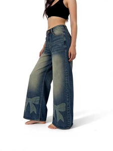 Jean femme délavé vintage à jambe large avec grands imprimés nœuds sur le bas des jambes