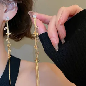 Boucles d'oreilles élégantes papillon à franges dorées avec pierres de zircon