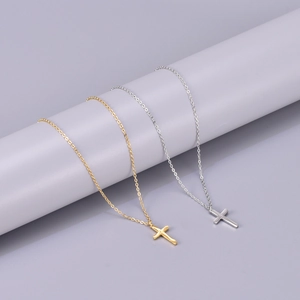 Collier Pendentif Croix Acier Titane Plaqué Or 18K Minimaliste Poli Bijoux Religieux Pour Femmes Hommes