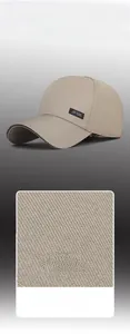 Detail der khakifarbenen Twill-Baseballkappe mit JFDE-Stickerei und Stofftextur