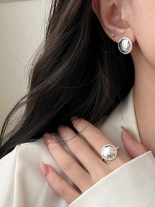 Detail showing S925 sterling silver hammered geometric round stud earrings and ring set