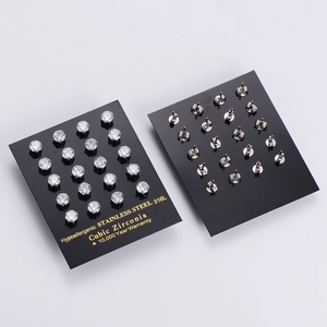 Boucles d'oreilles classiques en acier inoxydable 316L avec zircons ronds brillants