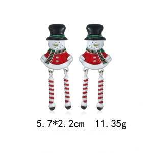 Detail view of snowman earrings with size 5.7x2.2cm and 11.35g weight specifications