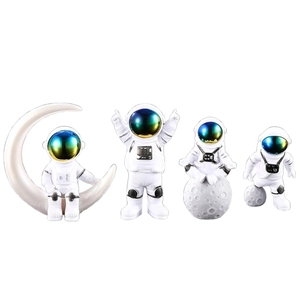 Set di 4 figurine di astronauti bianchi con caschi iridescenti per decorazione scrivania