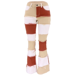 Patchwork-Schlagjeans mit hoher Taille in Weiß, Beige und Ziegelrot mit Fransenrand