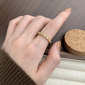 Elegant gold-plated 925 silver ring featuring pavé set white zircon on a model hand