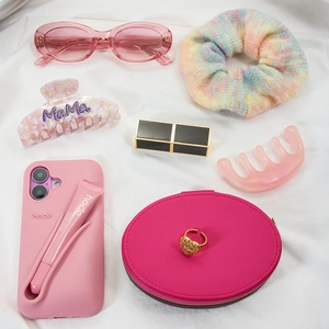 Set di elastici per capelli in flanella tie-dye, occhiali rosa e accessori moda coordinati