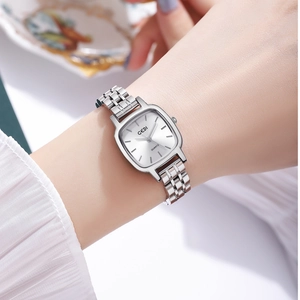 Orologio al quarzo quadrato minimalista da donna in acciaio inossidabile argento con quadrante