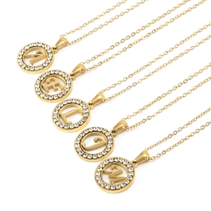 Colliers lettres A, E, L, J, M plaqués or 18 carats avec pendentifs pavés de cristaux