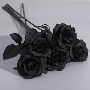 Bouquet di rose nere artificiali gotiche con petali in tessuto per decorazioni Halloween