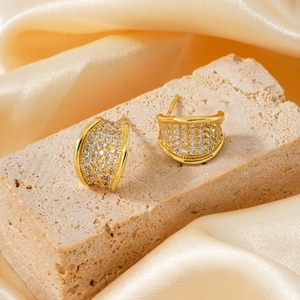 Boucles d'oreilles dorées avec micro-pavage en zircon sur pierre naturelle et soie