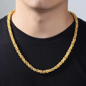 Collar de hombre en plata S925 con cabeza de dragón estilo bizantino oro sobre camisa negra
