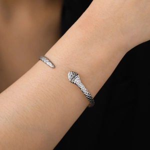 Minimalist silver snakeskin pattern open cuff bracelet for women in punk style