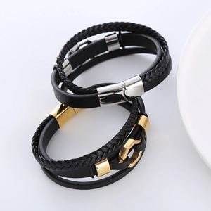 Bracciale multistrato in pelle intrecciata da uomo con chiusura magnetica oro e argento