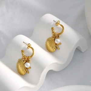 Parure de boucles d'oreilles dorées étoile de mer coquillage perle style océan