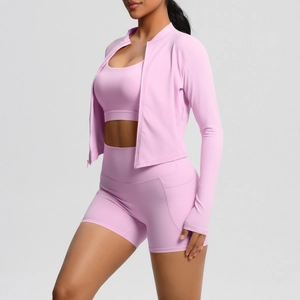 Détails de l'ensemble de yoga rose trois pièces avec veste, brassière et short