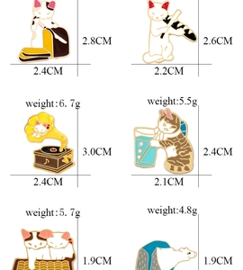 Detailed size and weight chart for six funny cartoon cat enamel pins in alloy metal