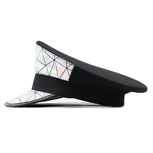 Cappello stile marinaio cosplay in tessuto nero con motivo geometrico laser olografico