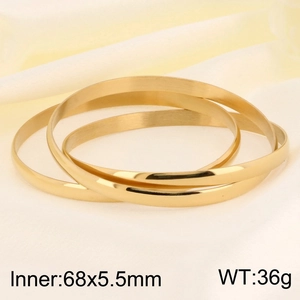 Detail of three-ring interlocking bangle showing polished and brushed textures