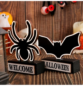 Détails des décorations d'Halloween en bois avec araignée et chauve-souris sur bois rustique