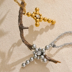 Retro-Halskette aus Edelstahl mit Perlenkreuz und Zirkon in Gold und Silber