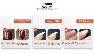 Detailansicht glänzender Almond-Press-on-Nägel mit 3D-Metalleffekt und hoher Brillanz