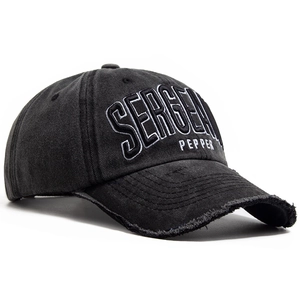 Cappellino da baseball in cotone invecchiato con ricamo Sergeant Pepper nero lavato