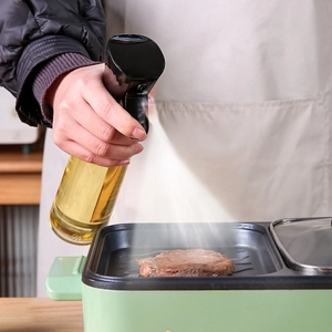 Kitchen oil sprayer bottle for cooking steak with fine mist spray and glass body