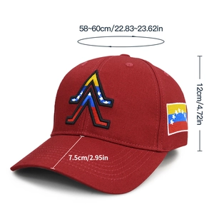 Dimensioni dettagliate del cappellino rosso con ricami della bandiera del Venezuela