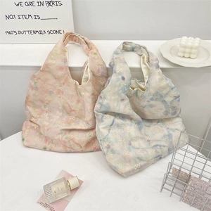 Detail of Korean cloud handbags with pink and blue gradient dye and bow embroidery