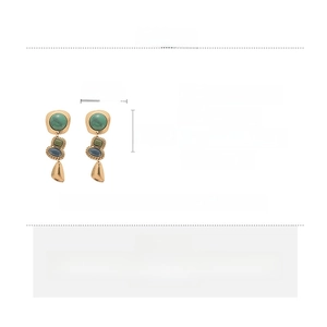 Fiche technique détaillée montrant les dimensions et matériaux des boucles d'oreilles