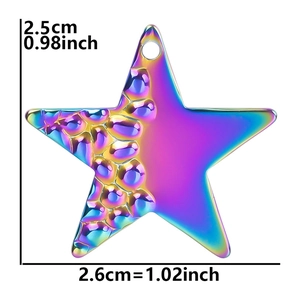 Détail du pendentif étoile arc-en-ciel montrant les dimensions en pouces et cm