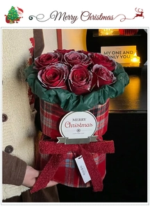 Detail of red rose bouquet in British plaid velvet box with Merry Christmas tag