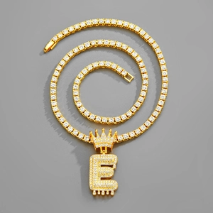 Collana hip hop lettera E con corona placcata oro e catena tennis con zirconi lucidi