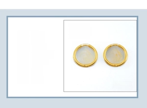 Vue détaillée des créoles de 25mm en acier inoxydable plaqué or 18 carats