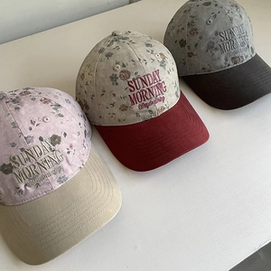 Détails de broderie Sunday Morning et motif floral vintage sur casquettes de baseball