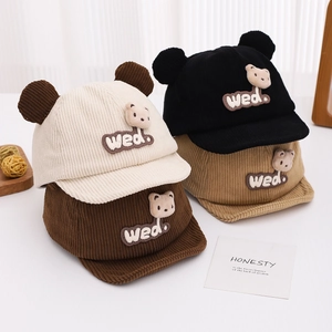 Casquette bébé en velours côtelé avec oreilles d'ours en crème noir café et kaki