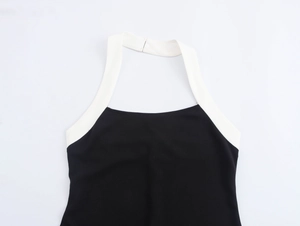 Détail de la robe licou élégante bicolore noir et blanc avec tissu en maille de haute qualité