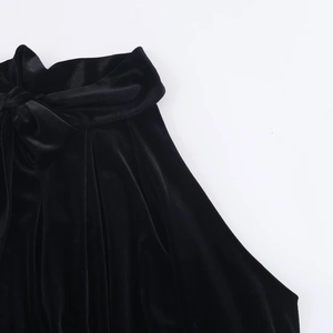Sexy schwarzes Samt-Halterneck-Top mit zartem Schleifendetail und Ballon-Silhouette