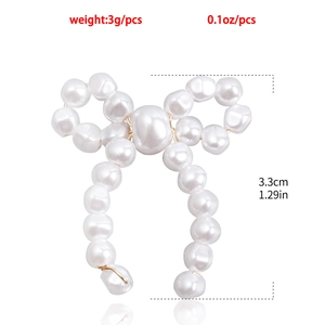 Detail showing pearl bow earring dimensions of 3.3cm and weight of 3g with reflex