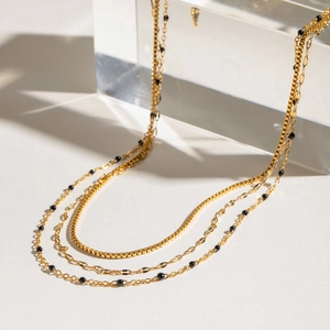Three-layer gold stainless steel necklace with box chain and black beads detail
