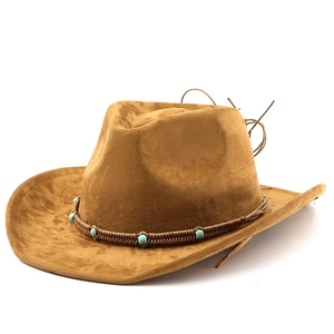 Chapeau de cowboy marron en daim avec bande tressée et perles turquoise