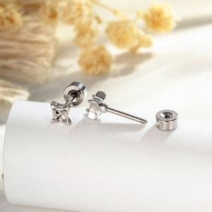 Exquisite silver four-pointed star screw back earring stud with 2mm setting for DIY