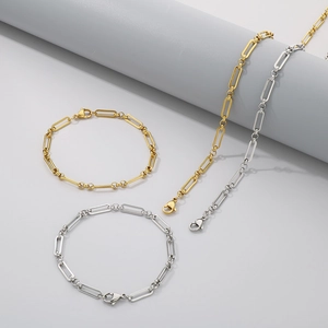 Ensemble minimaliste de bracelets et colliers gourmette plate en acier titane or et argent